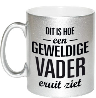 Geweldige vader cadeau mok / beker zilverglanzend 330 ml - feest mokken Zilverkleurig