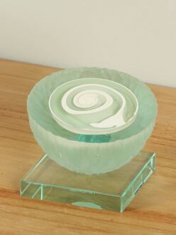 Glazen object, wit/helder, gematteerde buitenzijde, nr. 3