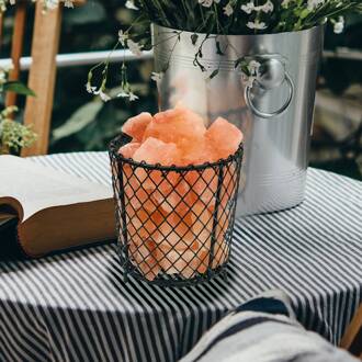 Globo Tafellamp Stone met zoutkristallen mat zwart, natuurkleuren