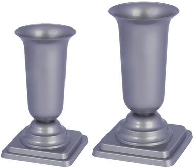 Grafvazen kunststof - set van 2x - zilver - H27 en 34 cm - bloemenvaas voor herdenkingsplaats/kerkho
