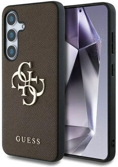 Guess 4G Metal Logo Saffiano Backcover voor de Samsung Galaxy S25 - Bruin