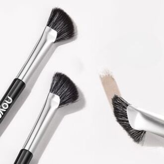 Half Moon Nose Contour Brush 1pc