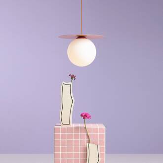 Hanglamp Loop Coral L, koraalrood, glazen bol opaal, metaal koraalrood, wit