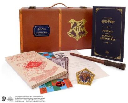 Harry Potter: Hogwarts Trunk Collectible Set - Donald Lemke