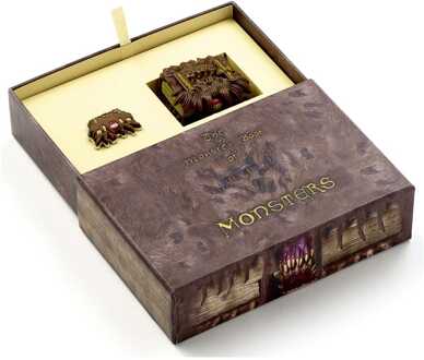 Harry Potter: Monster Book Keychain and Pin Badge Gift Set