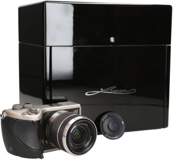 Hasselblad Hasselblad Lunar + 18-55mm f/3.5-5.6 OSS Kit