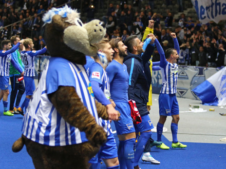 Hertha BSC Berlin vs SpVgg Greuther Furth (Bundesliga 2) (Vliegtuig)