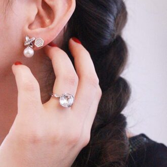 Hexagon oorbellen - zilver en kristal