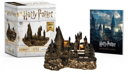 hogwarts castle and sticker book : lights up