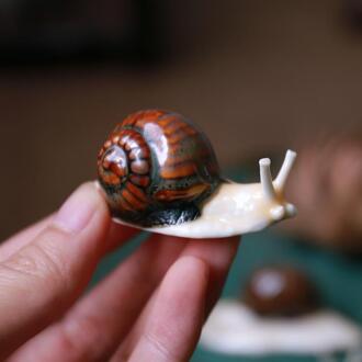 Home Decor Handgemaakte Keramische Simulatie Kleine Slak Thee Huisdier Tafel Ornament Fijne Ceremonie Speelgoed Insect Улун Чай Thee Accessoires Chin