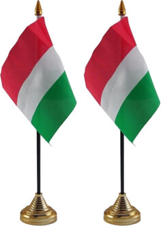 Hongarije tafelvlaggetjes - 2x stuks - 10 x 15 cm - met gouden standaard - H27 cm - versiering