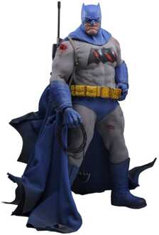 Hot Toys Batman: The Dark Knight Returns Comic Masterpiece Action Figure 1/6 Batman (Battle Damaged Version) 32 cm