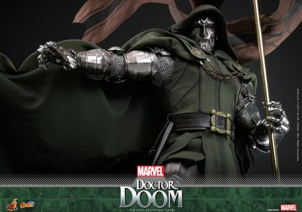 Hot Toys Marvel Doctor Doom 1:6 Scale Collectible Figure