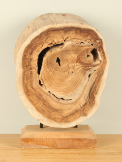 Houten decoratie op standaard JT/HP-102