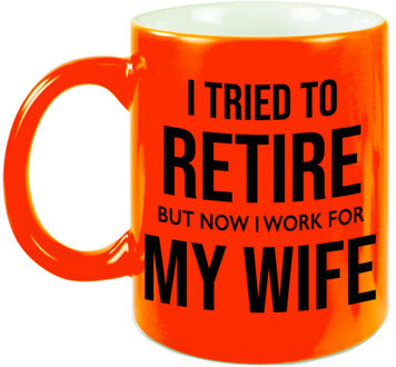 I tried to retire but now I work for my wife mok / beker neon oranje 330 ml - bedankt cadeau collega - feest mokken