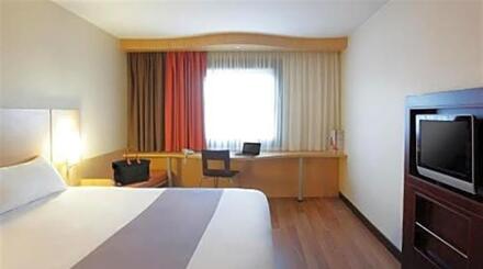 ibis Budapest Heroes Square