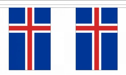 Ijsland vlaggetjes vlaggenlijn - 900 cm - polyester stof - binnen en buiten - landen versiering