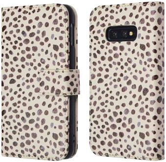 Imoshion Design Bookcase voor de Samsung Galaxy S10e - Black And White Dots Meerkleurig
