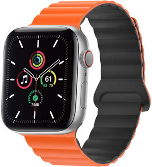 Imoshion Magnetisch Siliconen bandje voor de Apple Watch Series 1 t/m 9 / SE (38/40/41 mm) | Series 10 / 11 (42 mm) - Oranje & Zwart Meerkleurig - 41 mm