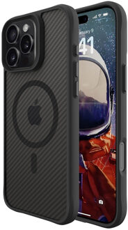Imoshion Rugged Hybrid Carbon Case met MagSafe voor de Apple iPhone 16 Pro - Zwart