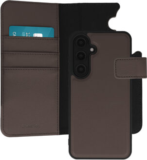 Imoshion Uitneembare 2-in-1 Luxe Bookcase voor de Samsung Galaxy S24 FE - Bruin