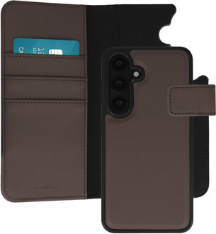 Imoshion Uitneembare 2-in-1 Luxe Bookcase voor de Samsung Galaxy S25 - Bruin