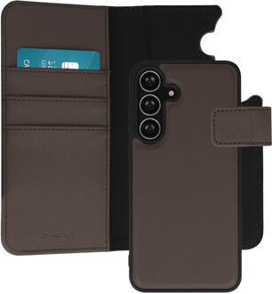 Imoshion Uitneembare 2-in-1 Luxe Bookcase voor de Samsung Galaxy S25 FE - Bruin
