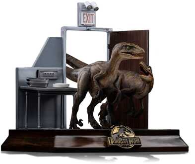 Iron Studios Jurassic Park Art Scale Statue 1/10 Raptors at the Kitchen's Door 28 cm