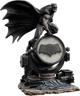 Iron Studios Zack Snyder's Justice League Deluxe Art Scale Statue 1/10 Batman on Batsignal 28 cm