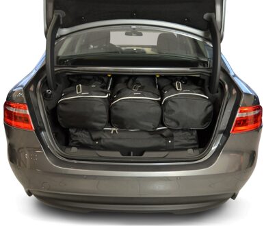 Jaguar XE 2015-heden 4-deurs sedan Zwart