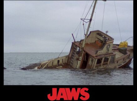 Jaws Sinking Boat Scene Unisex T-Shirt - Black - L Zwart