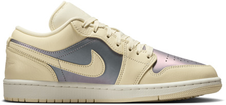 Jordan 1 Low Sneakers Dames - Wit - Maat 35.5 - Leer, Synthetisch White