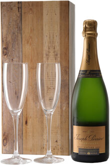 Joseph Perrier Brut Vintage 2004 en champagne glazen