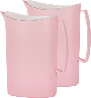 Juypal Hogar Juypal Schenkkan/waterkan - 2x - roze - 2 liter - kunststof - L20 x H23 cm - met deksel - Schenkkannen