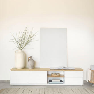 Kave Home Abilen eikenfineer TV-meubel met 2 deuren en 2 lades in Bruin, Wit