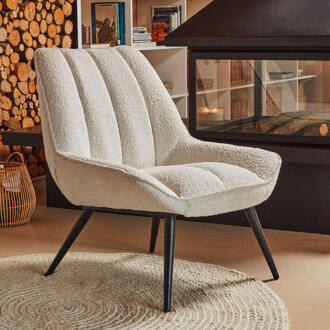 Kave Home Fauteuil Marlina met witten schapenvachtlook met stalen