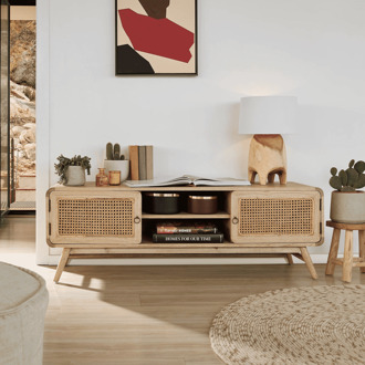 Kave Home Nalu 2-deurs TV-meubel van massief wit cederhout & rotan, Bruin