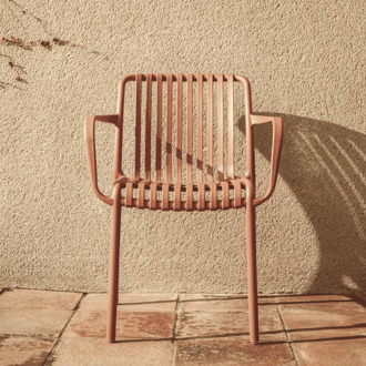 Kave Home Tuinstoel 'Isabellini' Gerecyclede kunststof, kleur Terracotta