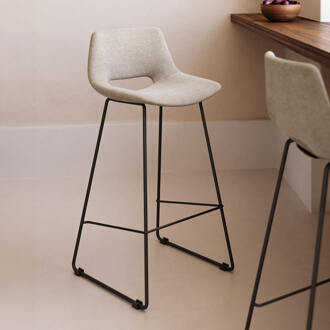 Kave Home Zahara beige kruk met staal in een zwarte afwerking,