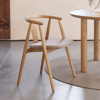 Kenza eikenhouten eetkamerstoel naturel - met warm grijs zitkussen Bruin