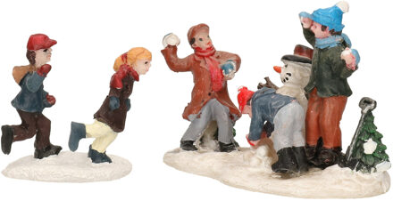 Kerstdorp figuren - kinderen - sneeuwballen gooien - 6,5 cm - Kerstdorpen Multikleur