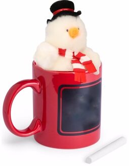 Kerstkado rode mok met sneeuwpop knuffel