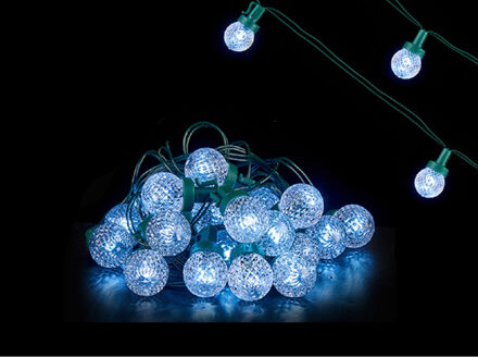 Kerstverlichting/party lights 30x koud witte LED bolletjes 600 cm op batterijen