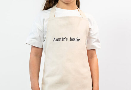 Kinderschort geborduurd beige