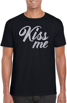 Kiss me zilver tekst t-shirt zwart heren kus me - Glitter en Glamour zilver party kleding shirt L