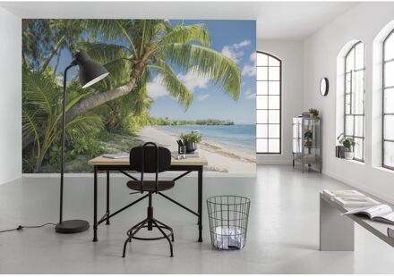 Komar Fotobehang - Fiji Dreams Boat 450x280cm - Vliesbehang Multikleur