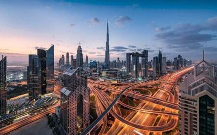 Komar Fotobehang - Lights of Dubai 450x280cm - Vliesbehang Multikleur