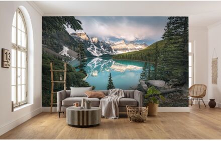 Komar Fotobehang - Magic Moraine Morning 450x280cm - Vliesbehang Multikleur