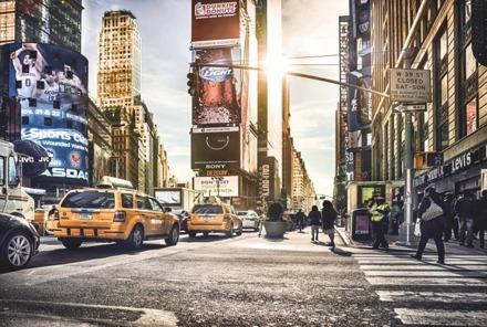 Komar Fotobehang - Times Square 368x248cm - Vliesbehang Multikleur