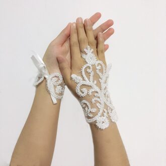 Korte Bruiloft Handschoenen Voor Bruid Vingerloze Kralen Bridal Handschoenen Kanten Handschoenen Luva De Noiva Wedding Accessorie